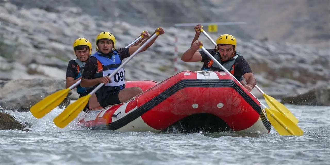 Terörden temizlenen Zap Vadisi'nde 40 kentten 450 sporcu buluştu