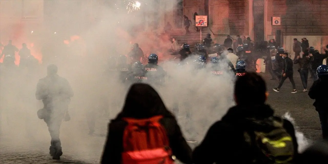 İtalya'da salgına yönelik son tedbirler protestolara neden oldu